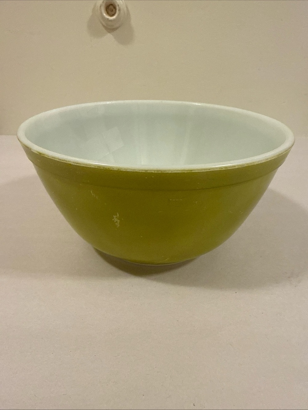 Pyrex Vintage 1 1/2 Qt Mixing/Nesting Bowl Avocado Green  7.25" wide # 402